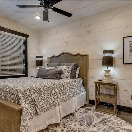 Blue Moon Ridge: Brand New Cabin! 5 Bedrooms, Pool/Hot Tub, Theatre Pigeon Forge Eksteriør billede