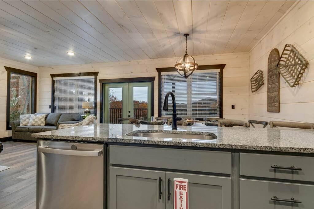 Blue Moon Ridge: Brand New Cabin! 5 Bedrooms, Pool/Hot Tub, Theatre Pigeon Forge Eksteriør billede