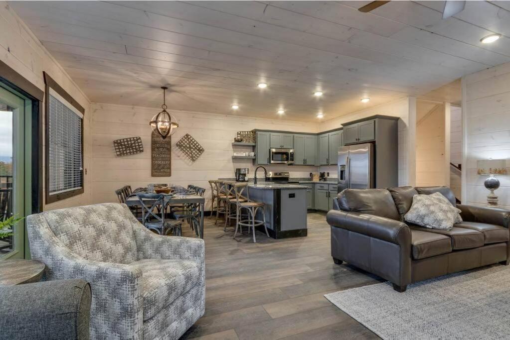 Blue Moon Ridge: Brand New Cabin! 5 Bedrooms, Pool/Hot Tub, Theatre Pigeon Forge Eksteriør billede
