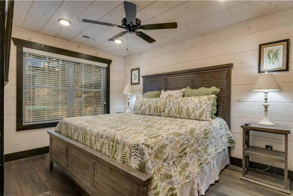 Blue Moon Ridge: Brand New Cabin! 5 Bedrooms, Pool/Hot Tub, Theatre Pigeon Forge Eksteriør billede