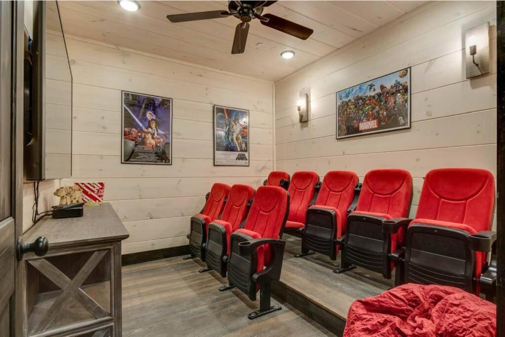 Blue Moon Ridge: Brand New Cabin! 5 Bedrooms, Pool/Hot Tub, Theatre Pigeon Forge Eksteriør billede