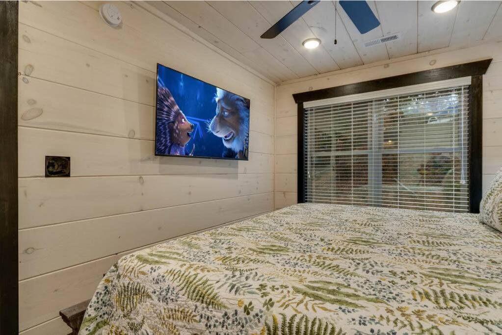 Blue Moon Ridge: Brand New Cabin! 5 Bedrooms, Pool/Hot Tub, Theatre Pigeon Forge Eksteriør billede