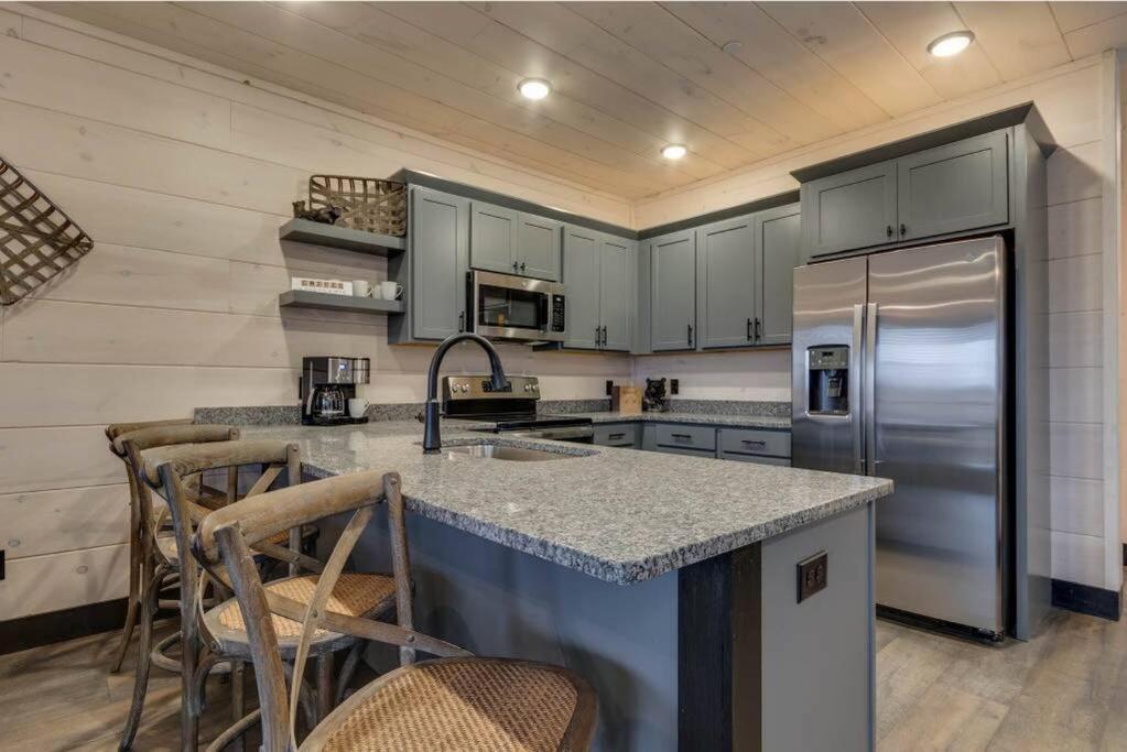 Blue Moon Ridge: Brand New Cabin! 5 Bedrooms, Pool/Hot Tub, Theatre Pigeon Forge Eksteriør billede